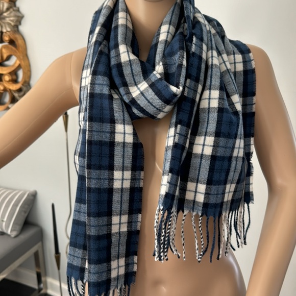 NWT Old Navy Plaid Scarf - Picture 4 of 4